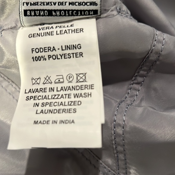 Leather Jacket with Beautiful Details - Picture 4 of 9